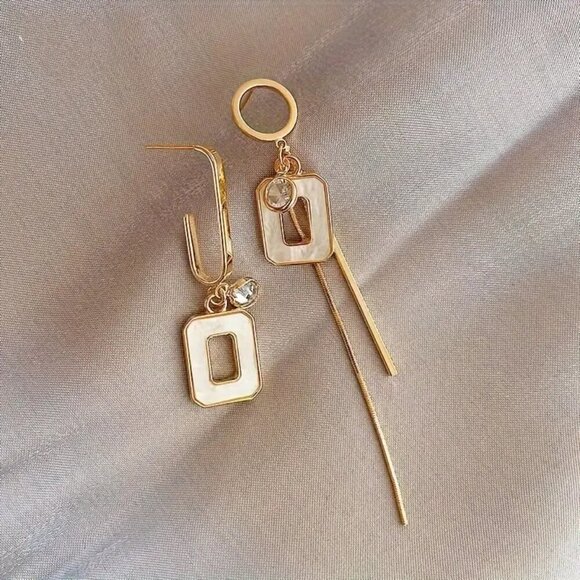 NEW Gold Asymmetrical Dangle Tassel Earrings Vintage-Inspired, retro jewelry - Picture 4 of 4